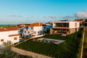 Surf Villa Ericeira with pool and ocean view